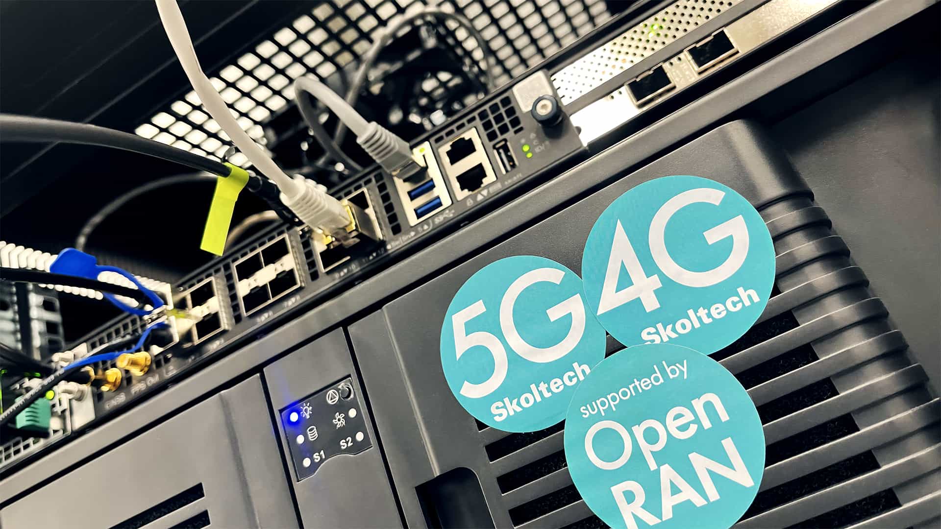 Ассоциация организаций по развитию открытых сетей связи «Открытые сетевые технологии» (Ассоциация «Открытые сетевые технологии») успешно завершила первый этап лабораторного тестирования базовой станции 5G под управлением разработанного в Сколтехе программного обеспечения…